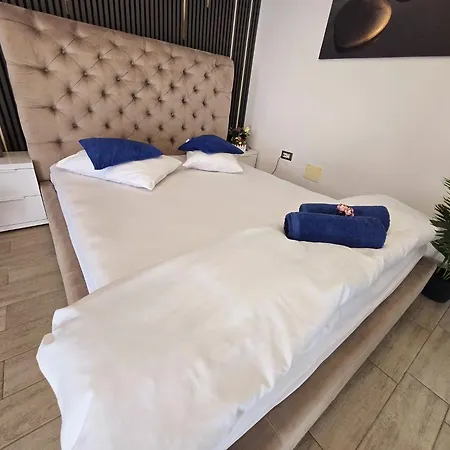 Appartement Luxury Sea View - Pool & Prima Linie Năvodari